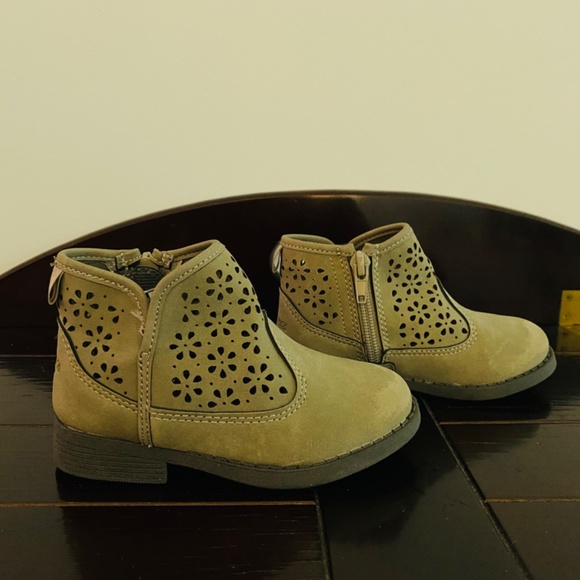 Oshkosh B’gosh toddler booties, size 8, color gray - Picture 3 of 6